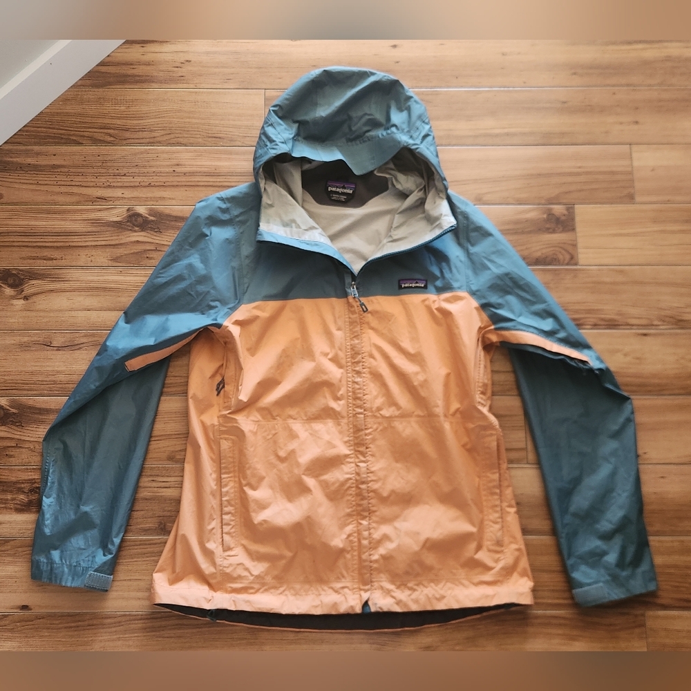 Patagonia Teal and Peach Lightweight Hooded Jacket - Picture 2 of 13